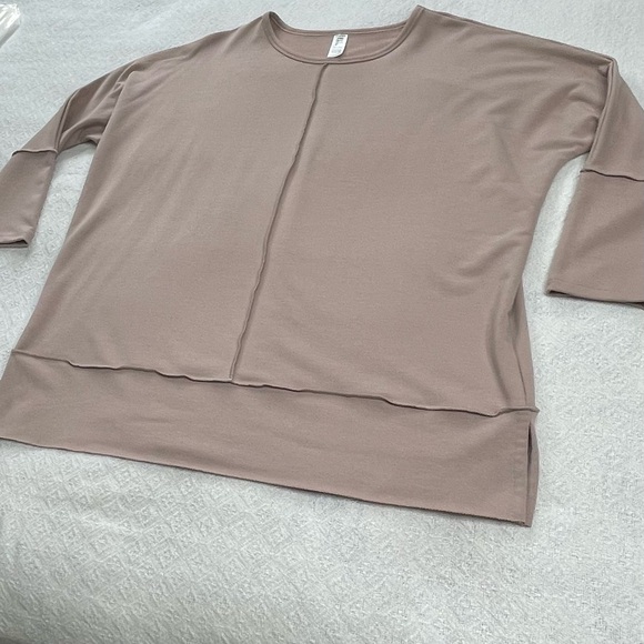 SPANX Women's Relaxed Sweatshirt in Soft Taupe ~ Sz Medium ~ Casual - Picture 6 of 11